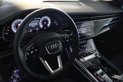 Daytona Gray Pearl Effect 2026 Audi Q8 55 Premium Plus