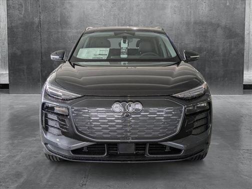 2025 Audi Q6 e-tron Premium Plus quattro
