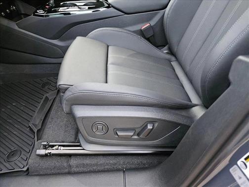 2025 Audi Q6 e-tron Premium Plus quattro