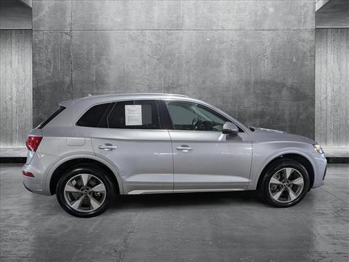 2022 Audi Q5 40 Premium Plus
