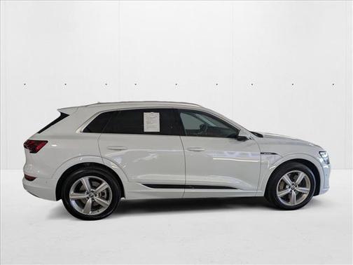 2019 Audi e-tron Premium Plus