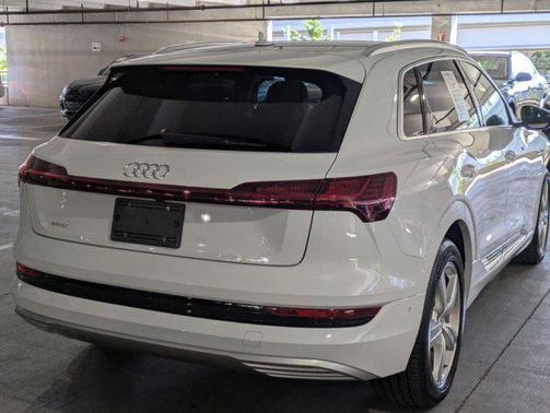 2019 Audi e-tron Premium Plus