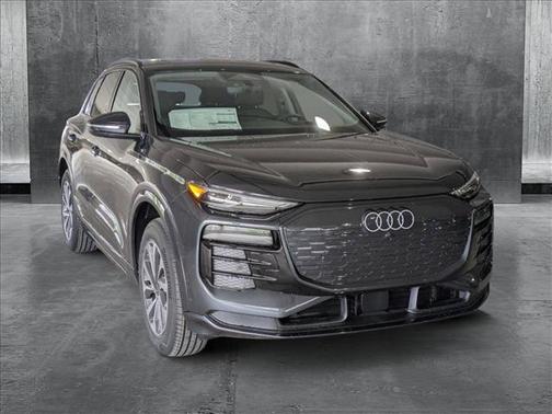 2025 Audi Q6 e-tron Premium quattro