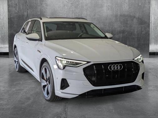 2022 Audi e-tron Premium Plus