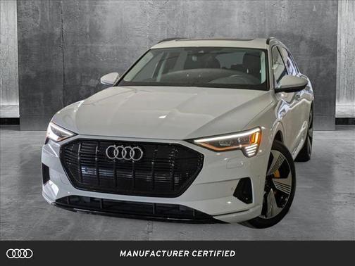 2022 Audi e-tron Premium Plus