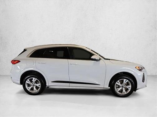 2025 Audi Q5 Premium TFSI quattro S tronic