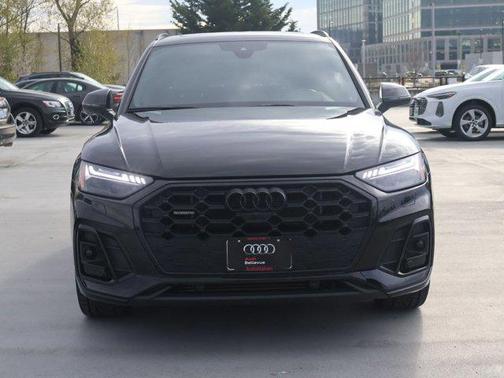 Mythos Black Metallic 2023 Audi Q5 55 S line Prestige