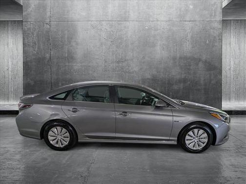 2017 Hyundai SONATA Hybrid SE