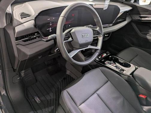 2025 Audi Q6 e-tron Premium quattro