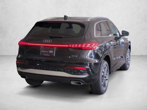 Mythos Black Metallic 2025 Audi Q5 Premium Plus TFSI quattro S tronic