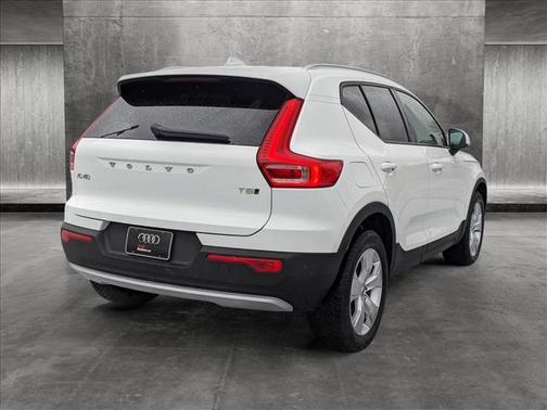 Photo 5 of 25 of 2020 Volvo XC40 T5 Momentum