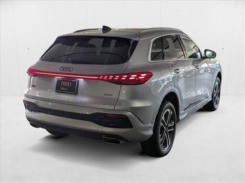 2025 Audi Q5 Premium