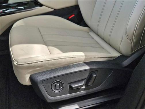 2025 Audi Q6 e-tron Premium quattro