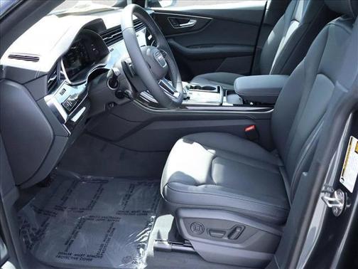 Daytona Gray Pearl Effect 2026 Audi Q8 55 Premium Plus