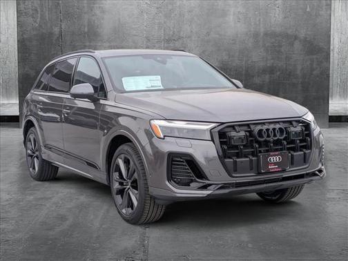 2025 Audi Q7 55 Premium Plus