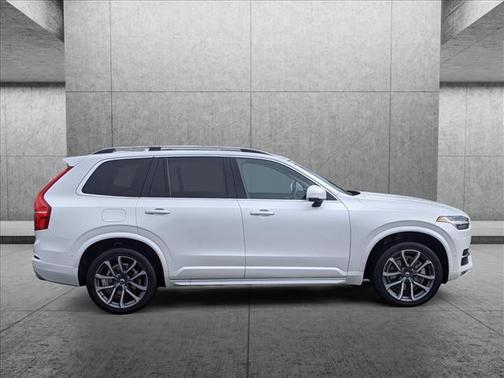 Photo 4 of 26 of 2017 Volvo XC90 T6 Momentum