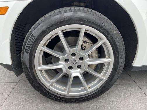 Photo 5 of 28 of 2018 Porsche Macan S