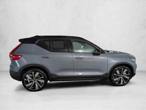 2021 Volvo XC40 Recharge Pure Electric P8