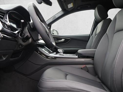 Glacier White Metallic 2026 Audi Q7 55 Premium Plus