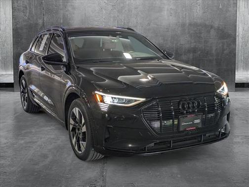 2022 Audi e-tron Premium Plus