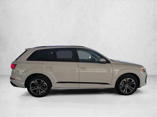 2025 Audi Q7 45 Premium Plus
