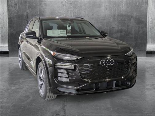 2025 Audi Q6 e-tron Premium Plus quattro