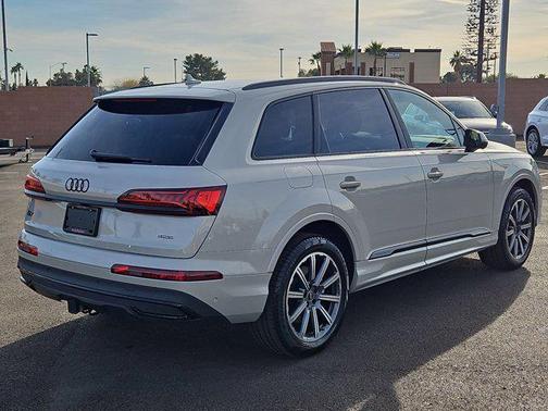 2023 Audi Q7 45 Premium Plus