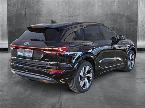 2025 Audi Q6 e-tron Premium Plus quattro