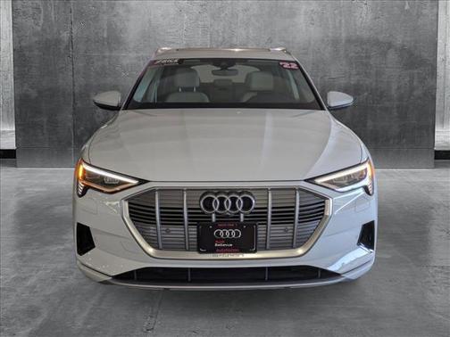 2022 Audi e-tron Premium Plus