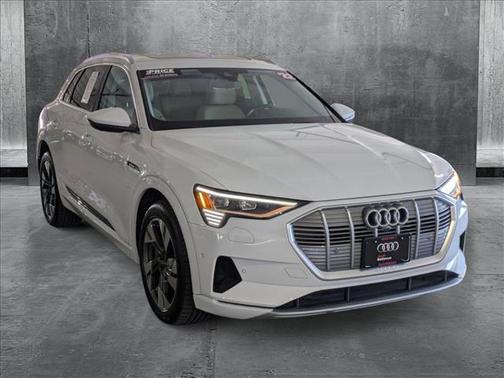 2022 Audi e-tron Premium Plus