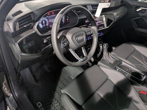 2025 Audi Q3 Premium 45 TFSI S line quattro Tiptronic