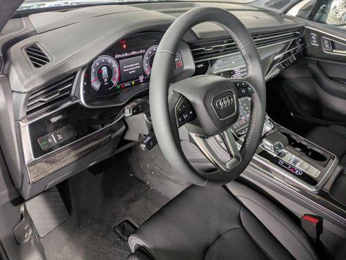 2025 Audi Q7 55 Prestige