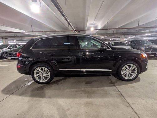 2023 Audi Q7 45 Premium