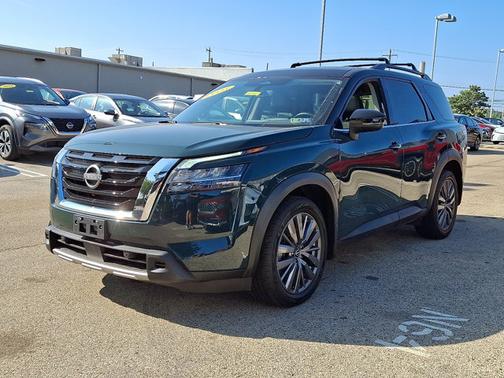 2023 Nissan Pathfinder SL