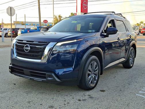 2022 Nissan Pathfinder SV