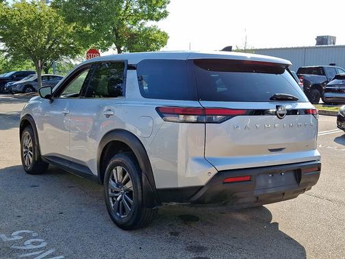 2024 Nissan Pathfinder S