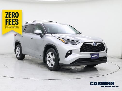 Silver 2023 Toyota Highlander Hybrid LE