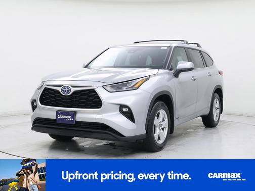 Silver 2023 Toyota Highlander Hybrid LE