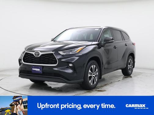 Black 2022 Toyota Highlander XLE