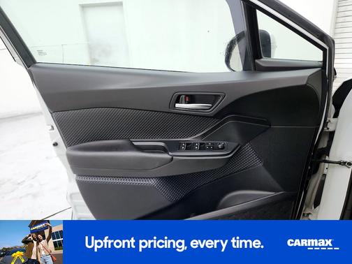Pearl 2018 Toyota C-HR XLE Premium