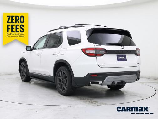 White 2023 Honda Pilot Elite