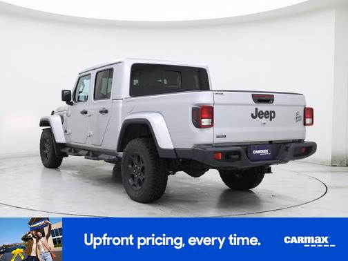 Silver 2023 Jeep Gladiator Willy's