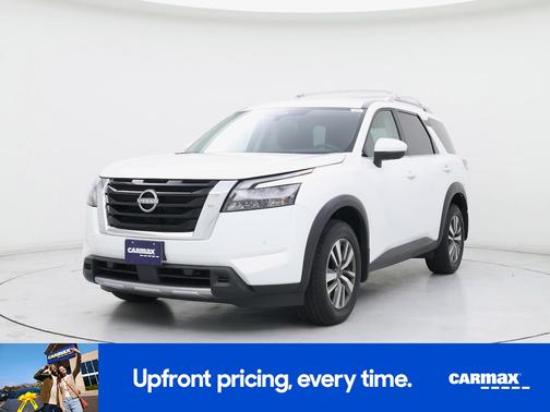 White 2025 Nissan Pathfinder SL