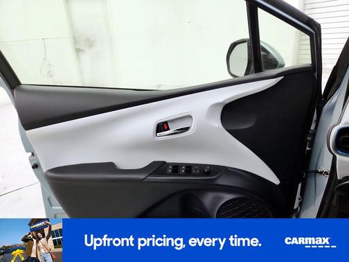 Green 2016 Toyota Prius Three