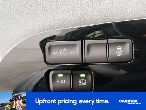 Green 2016 Toyota Prius Three