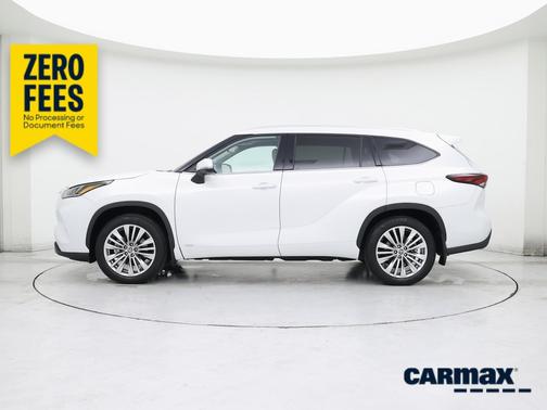 White 2024 Toyota Highlander Hybrid Platinum