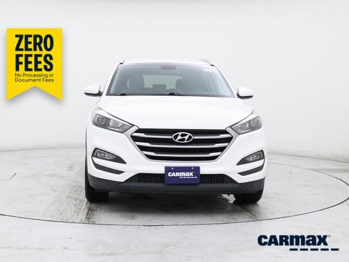 White 2018 Hyundai TUCSON SEL