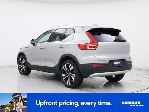2023 Volvo XC40 B5 Ultimate Bright Theme