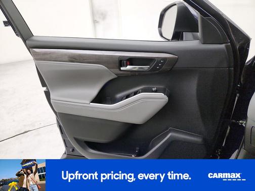 2022 Toyota Highlander Hybrid Platinum
