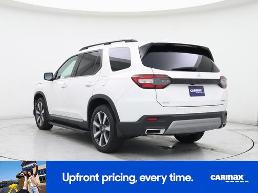 White 2024 Honda Pilot Touring